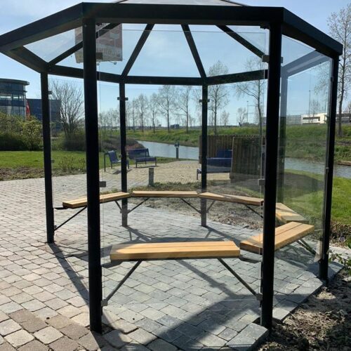 Meetingpoint - rokersoverkapping Paris 34 Luxe rokerspaviljoen zeskant met diamantkap in Lelystad gemonteerd door SKWshop